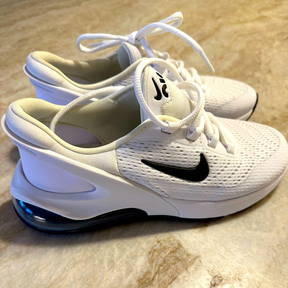 NWOT boys Nike Air Max, size 6